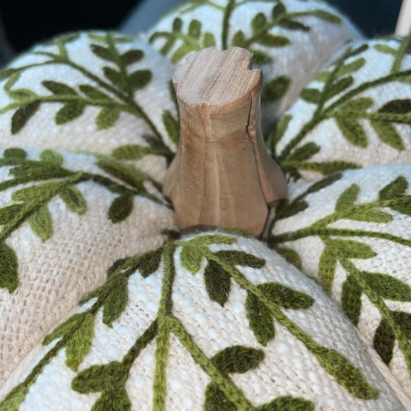 🍃Beautifully Crafted Decorative White and Green Pumpkin - Picture 11 of 13